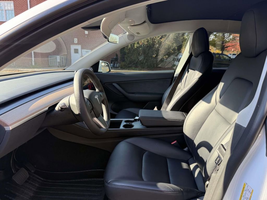 Used 2022 Tesla Model Y Long Range image 13