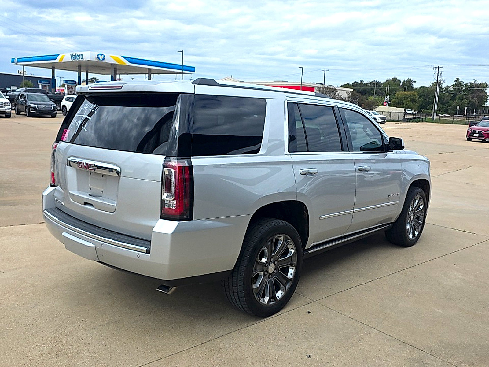 Used 2016 GMC Yukon Denali w/ Open Road Package RWD image 11