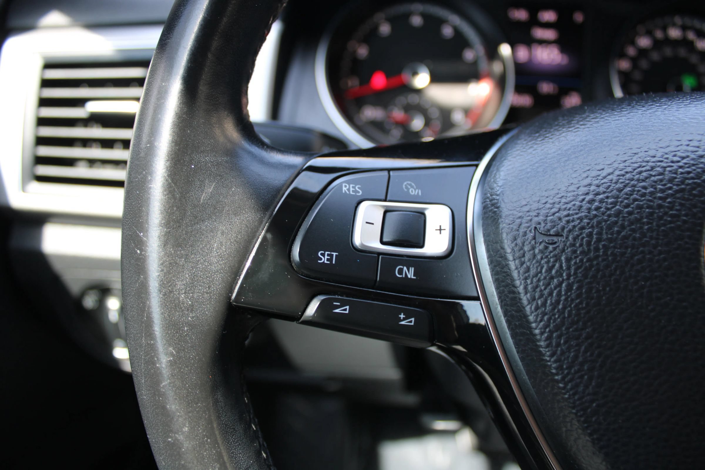 Used 2018 Volkswagen Atlas SE FWD image 8