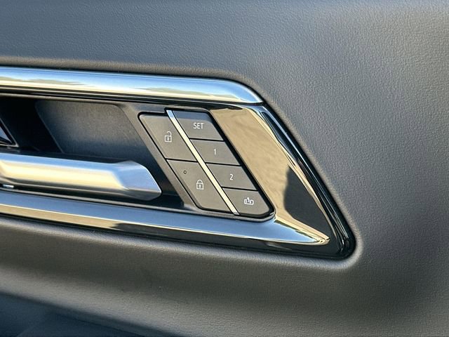 Used 2025 Chevrolet Tahoe LT image 41