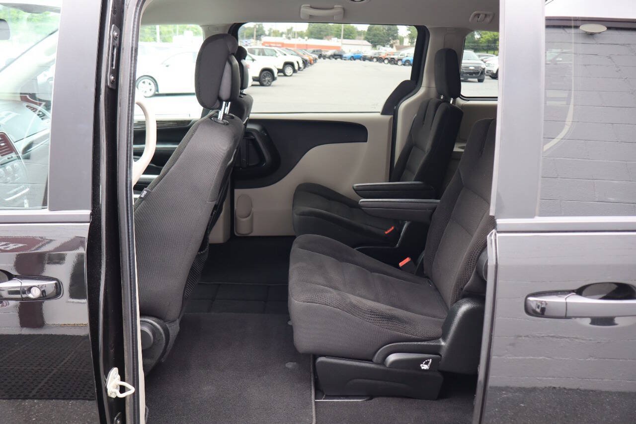 Used 2018 Dodge Grand Caravan SE w/ UConnect Hands-Free Group FWD image 5