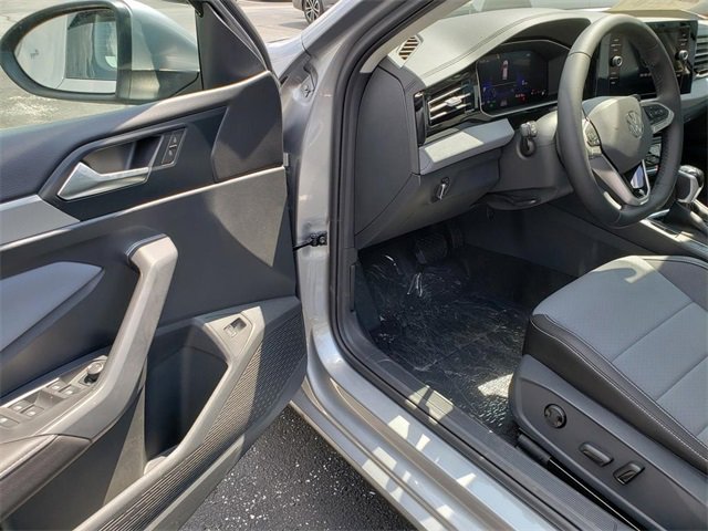 New 2025 Volkswagen Jetta SE image 6