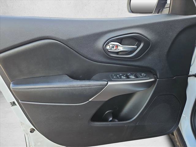 Used 2019 Jeep Cherokee Latitude Plus w/ Cold Weather Group image 10