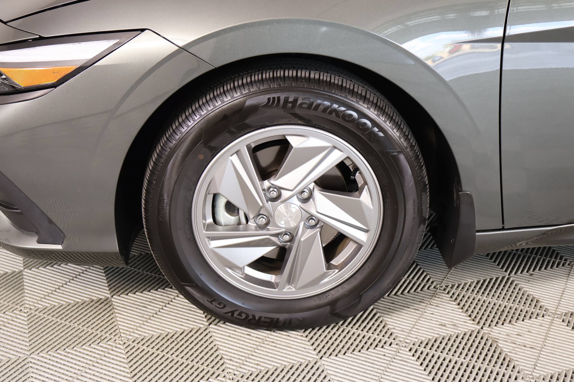 Used 2025 Hyundai Elantra SE FWD image 16