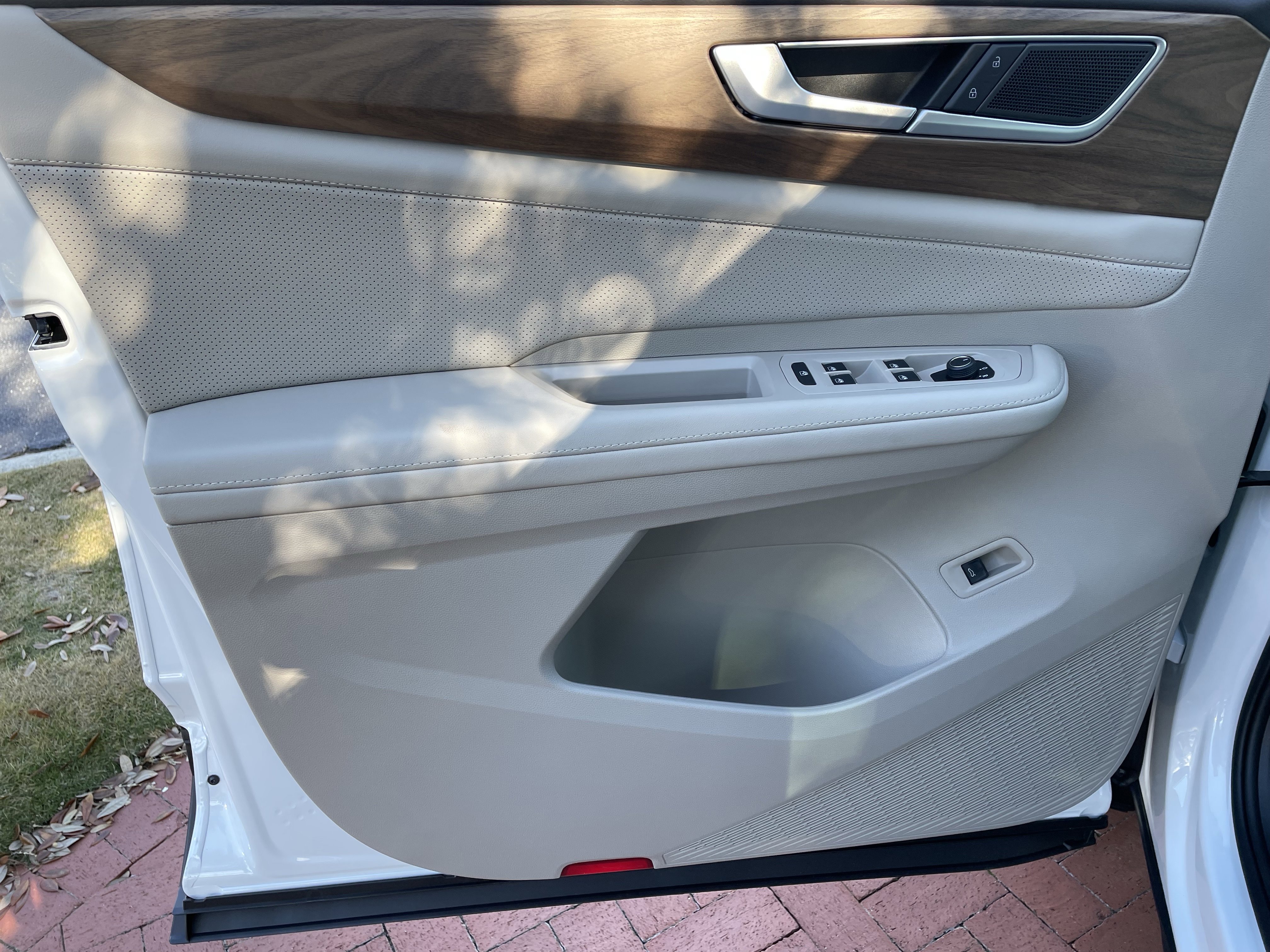 New 2026 Volkswagen Atlas SE image 14