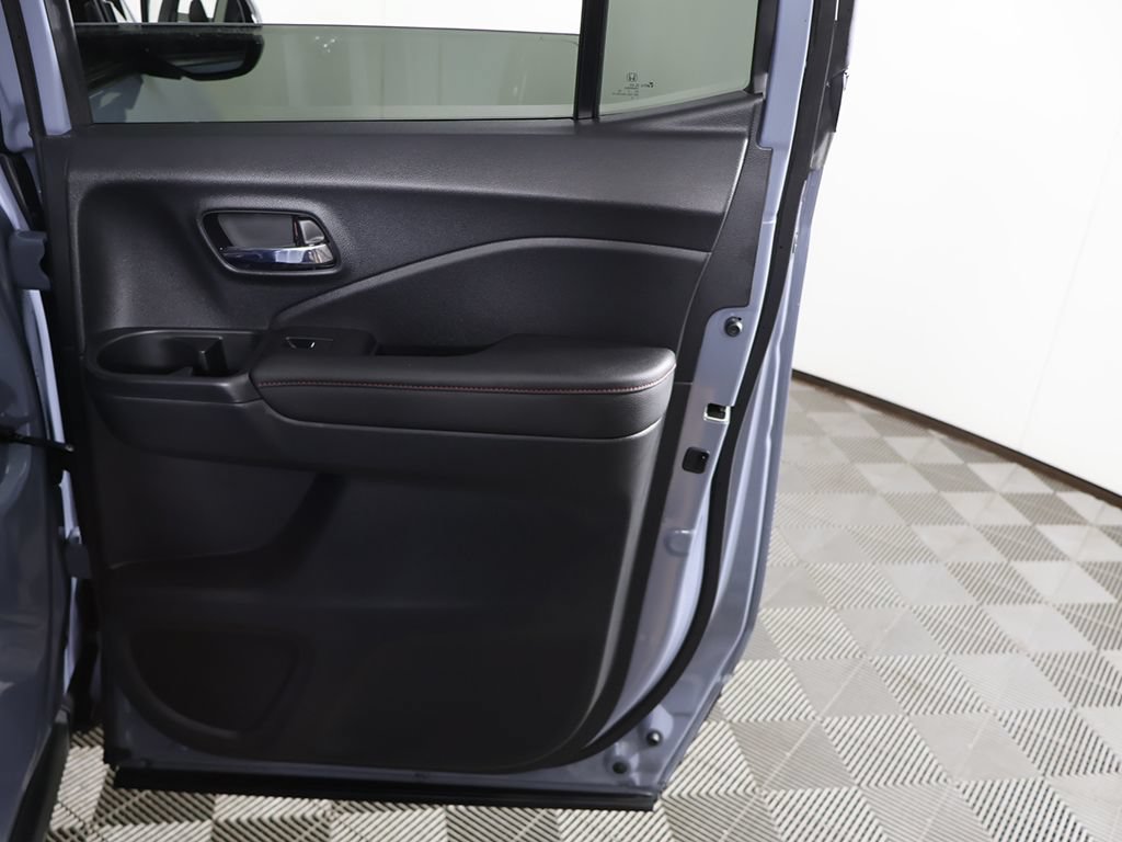 Certified 2025 Honda Ridgeline Black Edition image 27