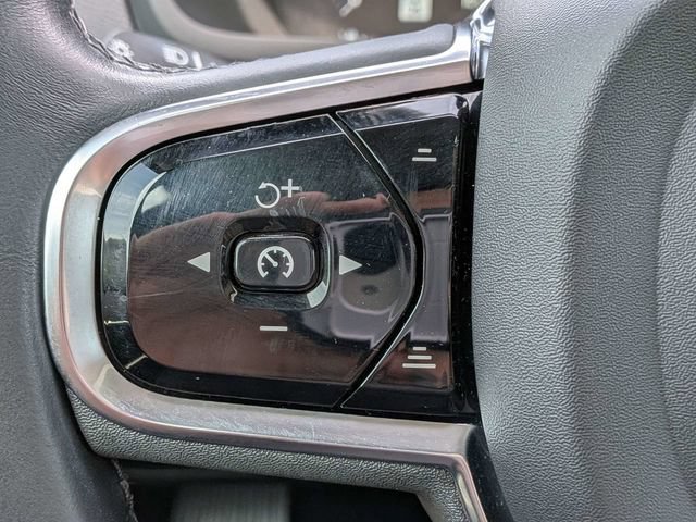 Used 2021 Volvo XC90 T5 Momentum w/ Protection Package Premier FWD image 27