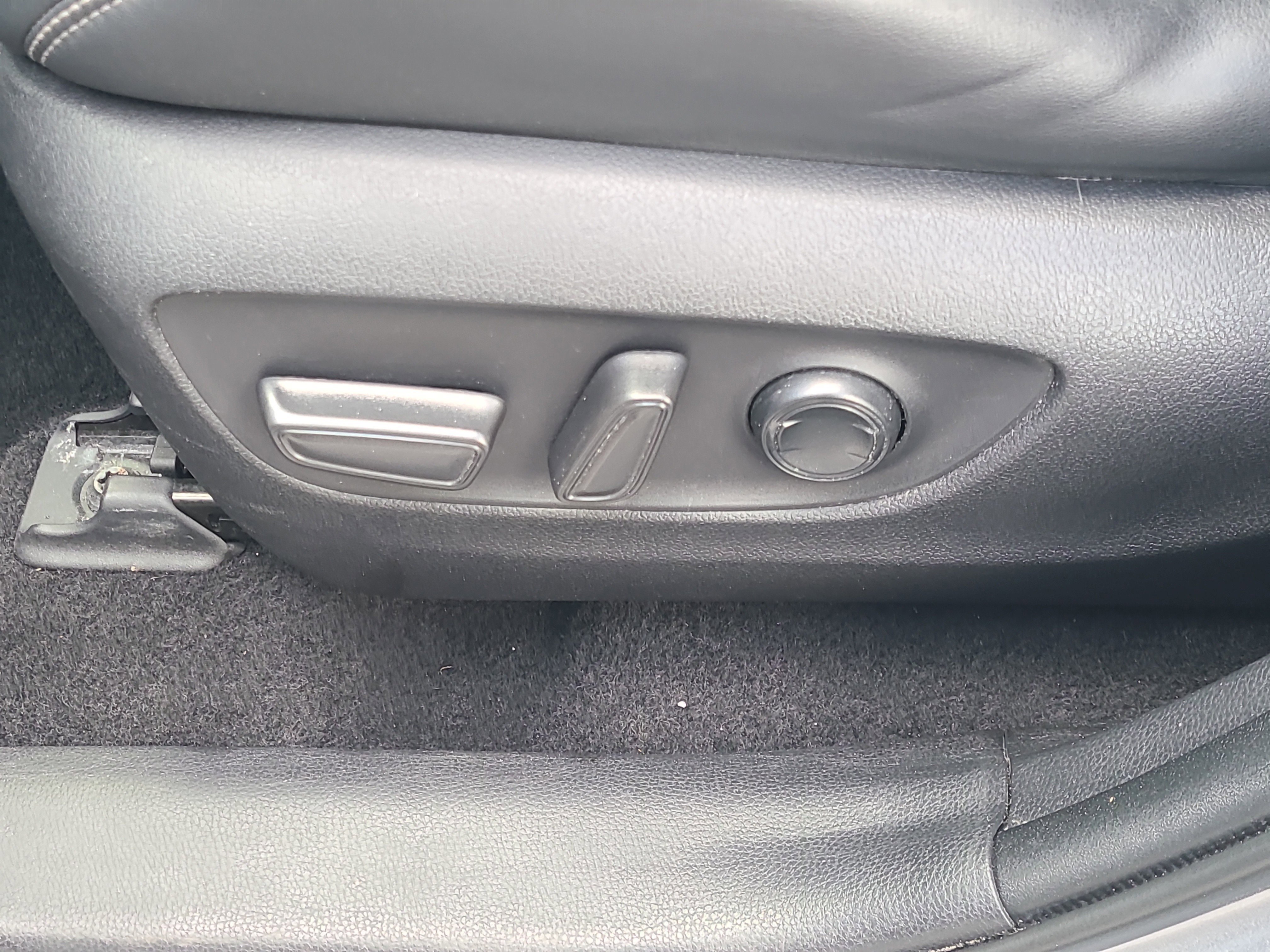 Used 2021 Toyota RAV4 XLE Premium image 20