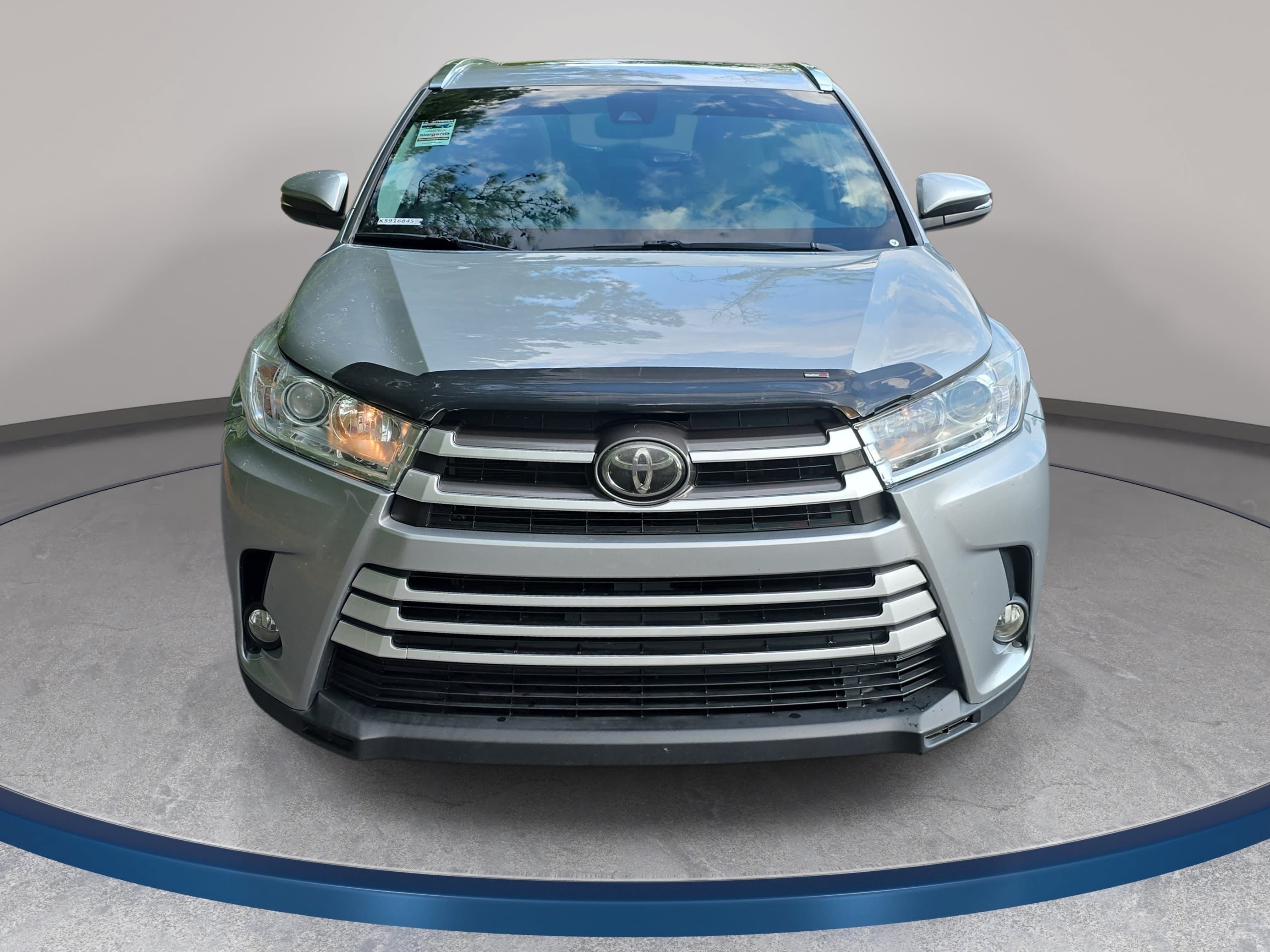 Used 2019 Toyota Highlander XLE AWD/4WD image 2