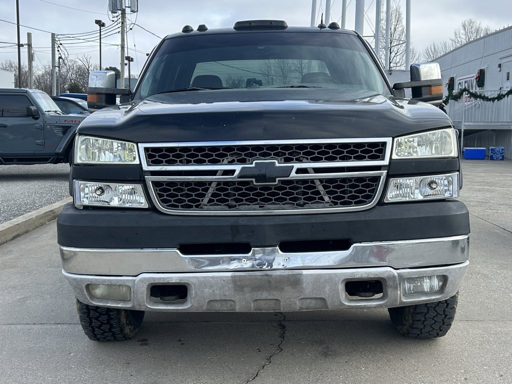 Used 2005 Chevrolet Silverado 3500 LT w/ Heavy-Duty Power Package image 2