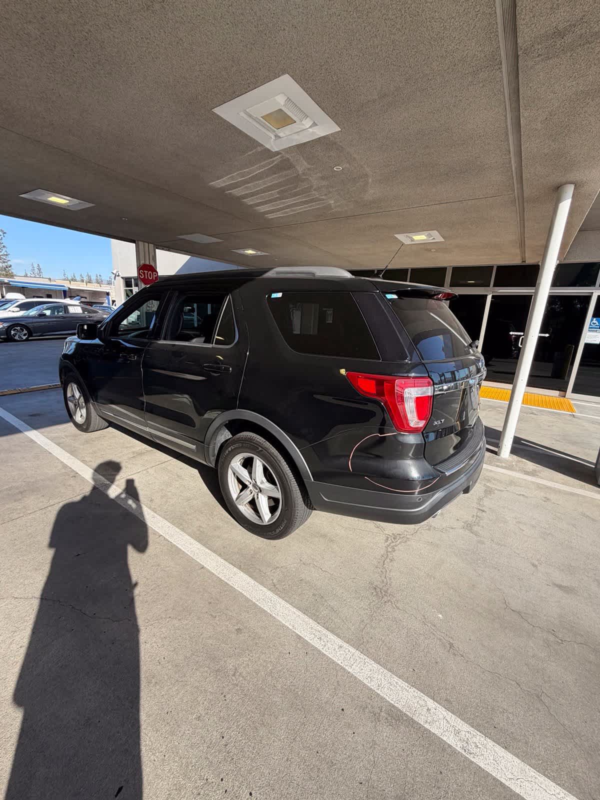 Used 2018 Ford Explorer XLT w/ Equipment Group 201A FWD image 9