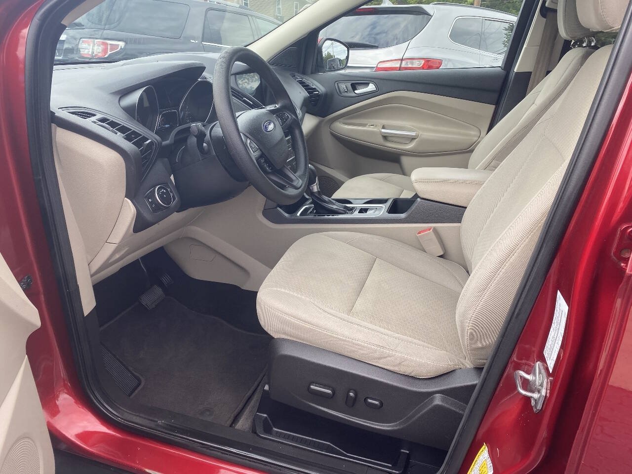 Used 2017 Ford Escape SE w/ Equipment Group 201A AWD/4WD image 16