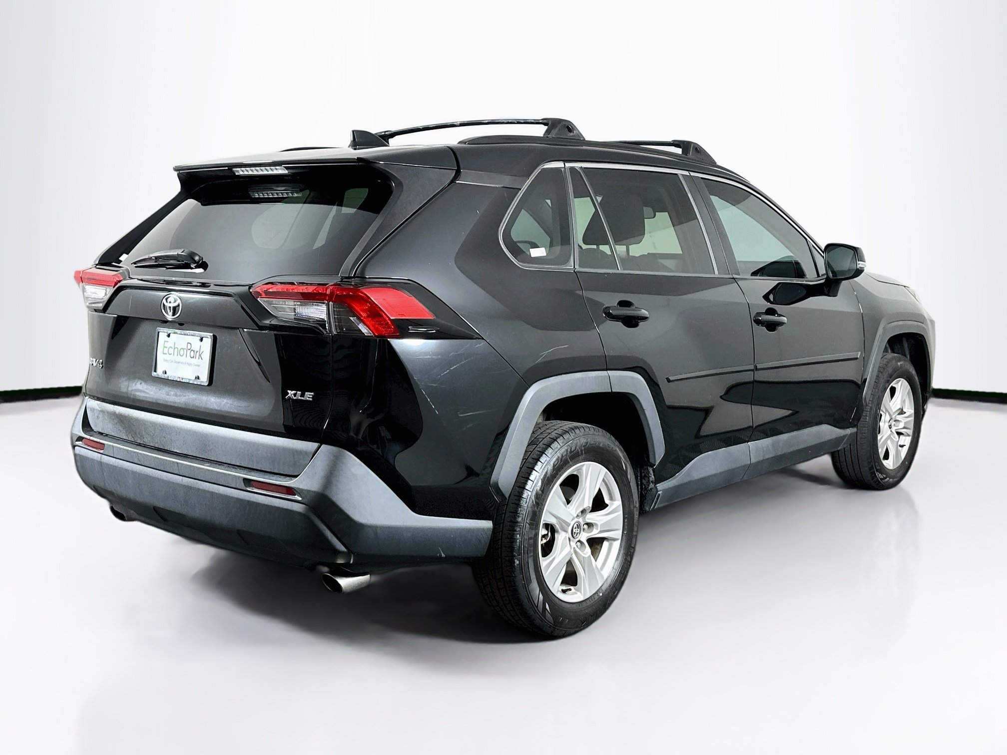 Used 2020 Toyota RAV4 XLE w/ Convenience Package FWD image 9