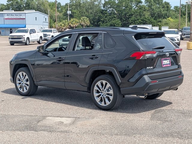 Used 2023 Toyota RAV4 XLE Premium FWD image 8