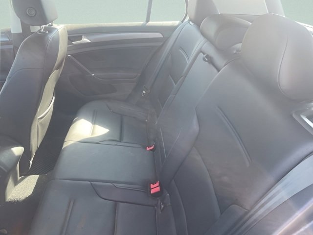 Used 2018 Volkswagen Golf SE image 13