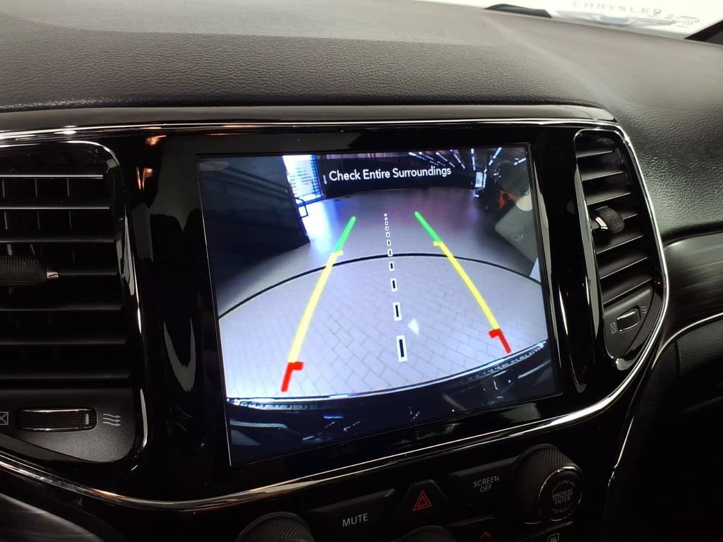 Used 2020 Jeep Grand Cherokee Limited AWD/4WD image 28