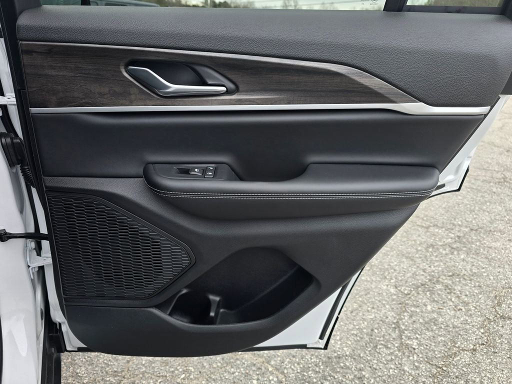 New 2026 Jeep Grand Cherokee Altitude AWD/4WD image 40