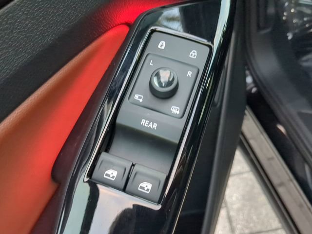 Certified 2021 Volkswagen ID.4 Pro S w/ Gradient Package image 18