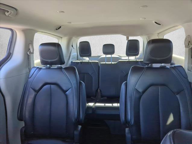 Used 2024 Chrysler Pacifica Touring-L image 20