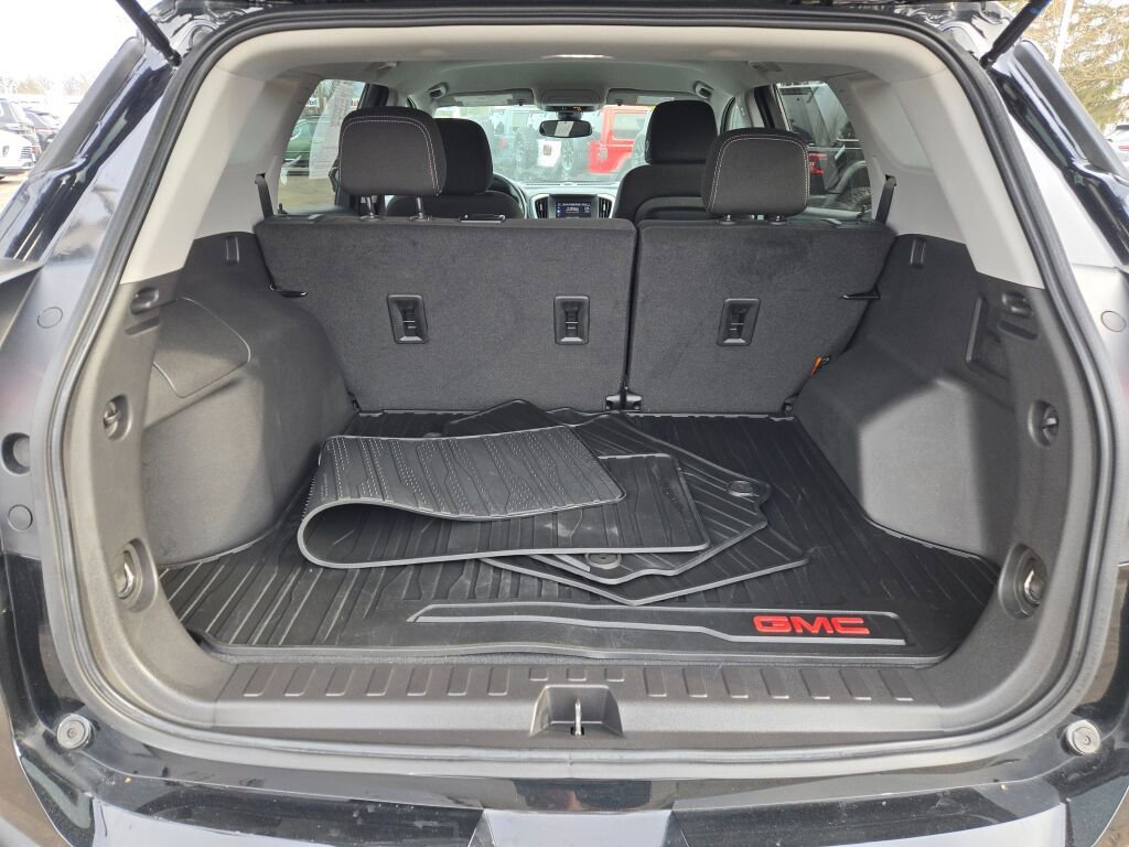 Used 2024 GMC Terrain SLE w/ Driver Convenience Package image 18