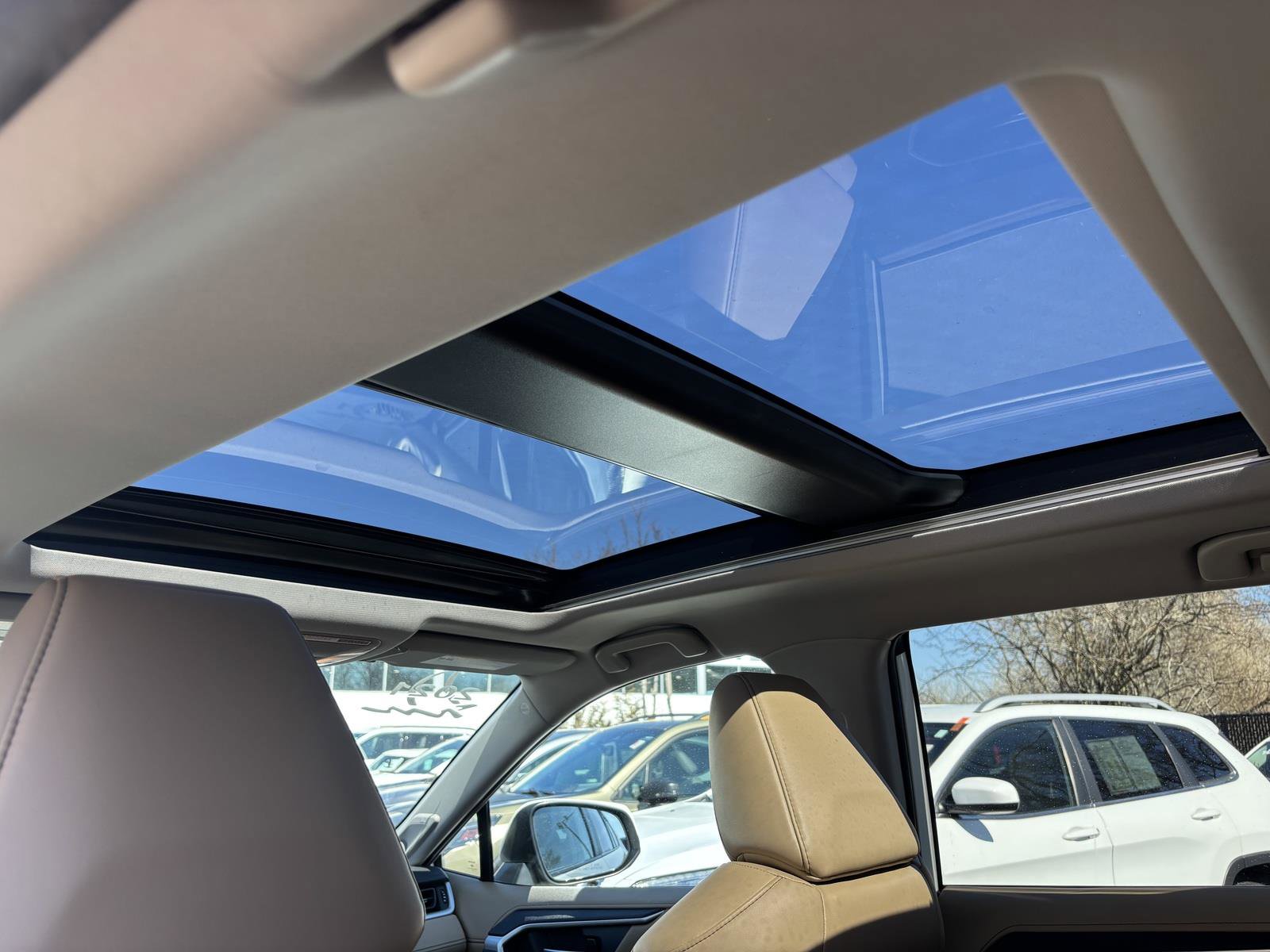 Used 2021 Toyota RAV4 Limited image 11