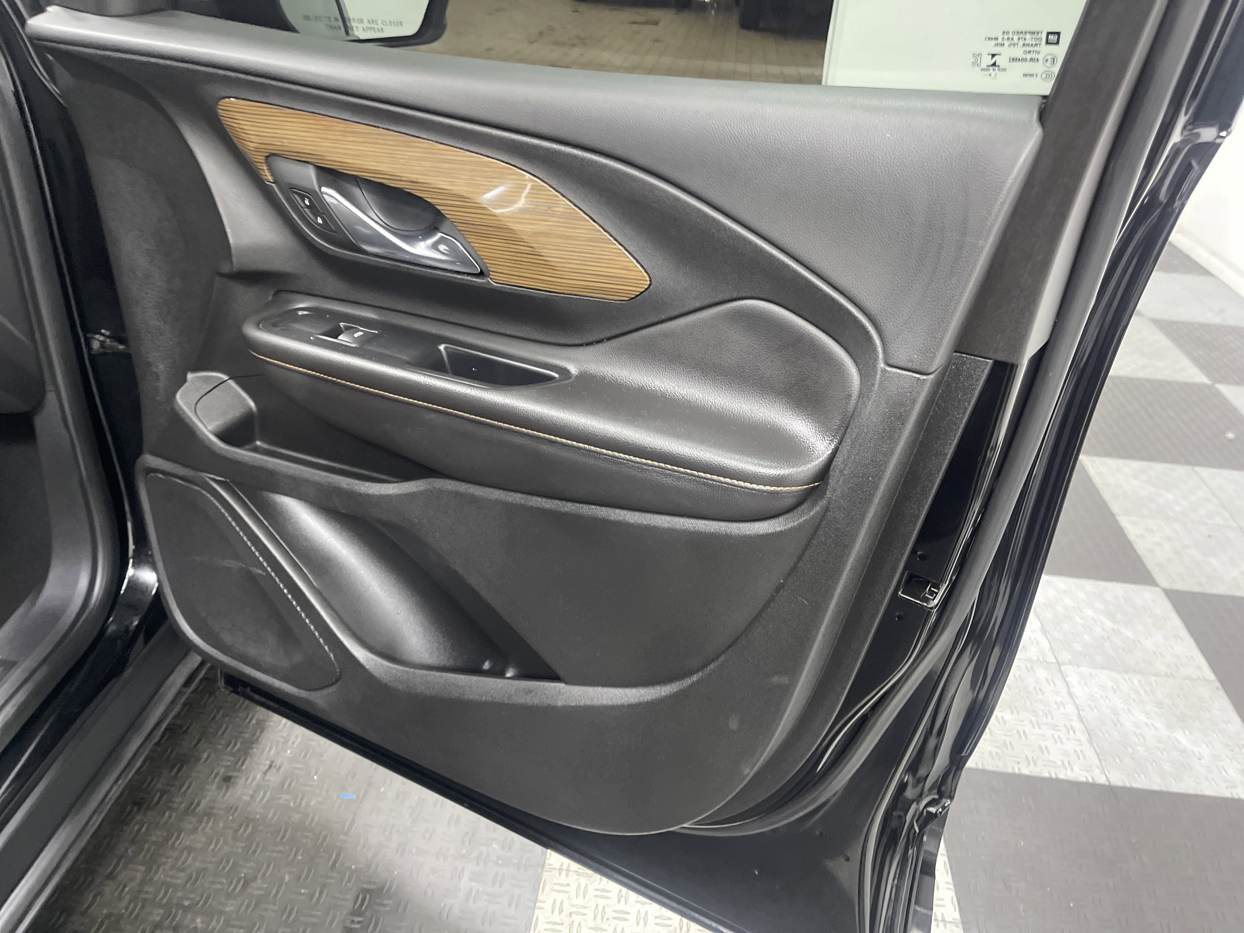 Used 2020 GMC Terrain SLE w/ Elevation Edition image 25