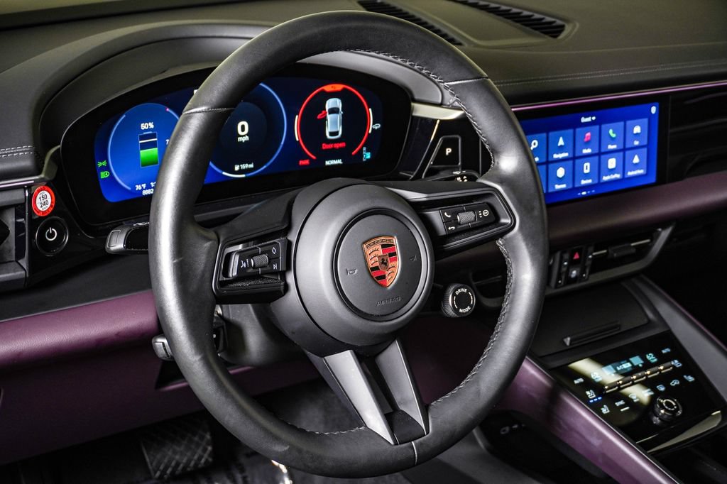 Certified 2025 Porsche Macan 4 Electric AWD/4WD image 18