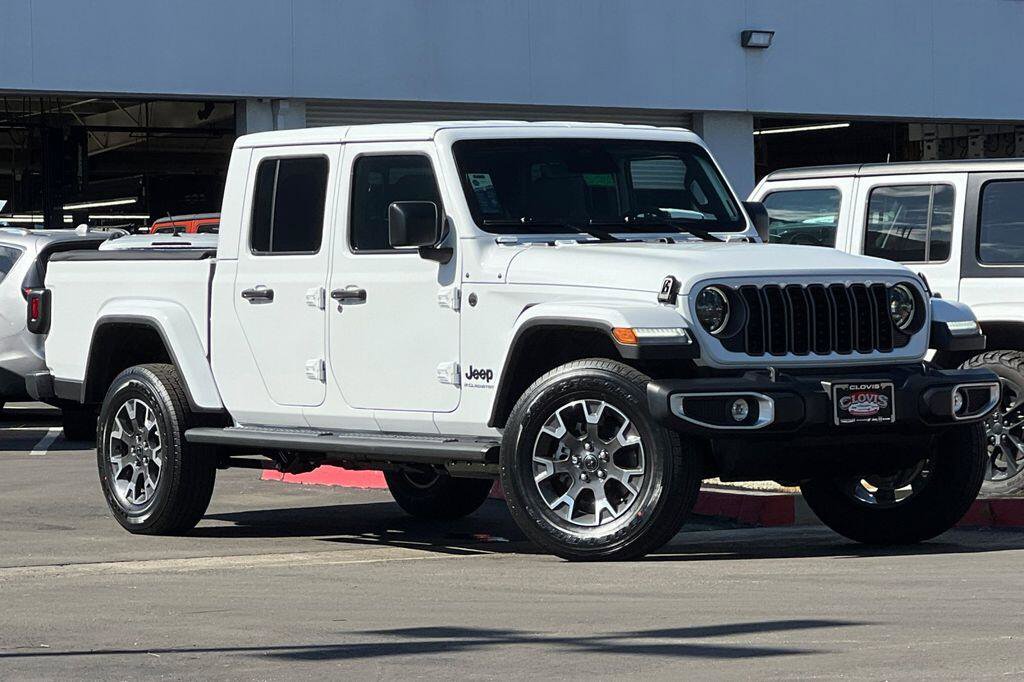 New 2026 Jeep Gladiator Sport AWD/4WD image 2
