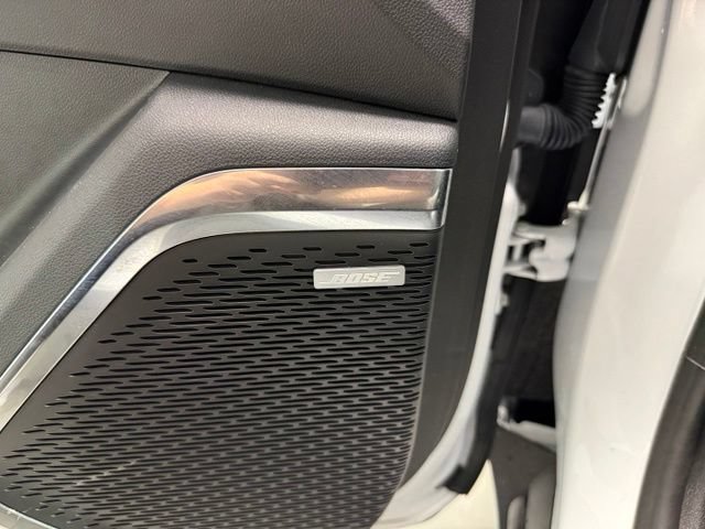 Used 2026 GMC Acadia Elevation w/ Elevation Premium Package FWD image 13