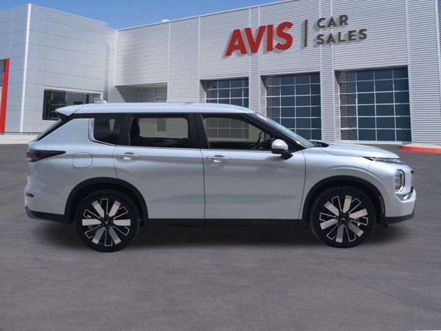 Used 2025 Mitsubishi Outlander SE FWD image 5