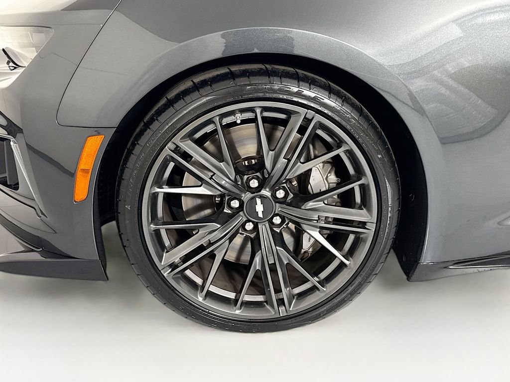 Used 2018 Chevrolet Camaro ZL1 RWD image 27