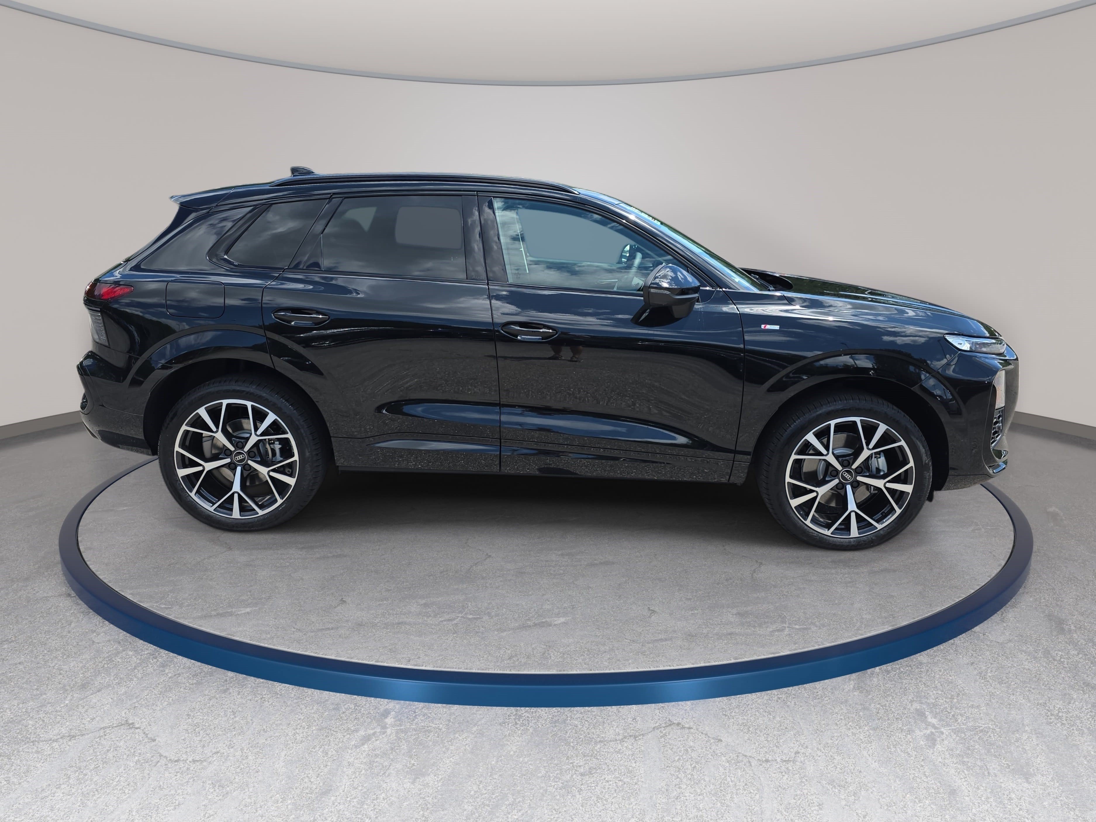 New 2026 Audi Q3 quattro 2.0T AWD/4WD image 4