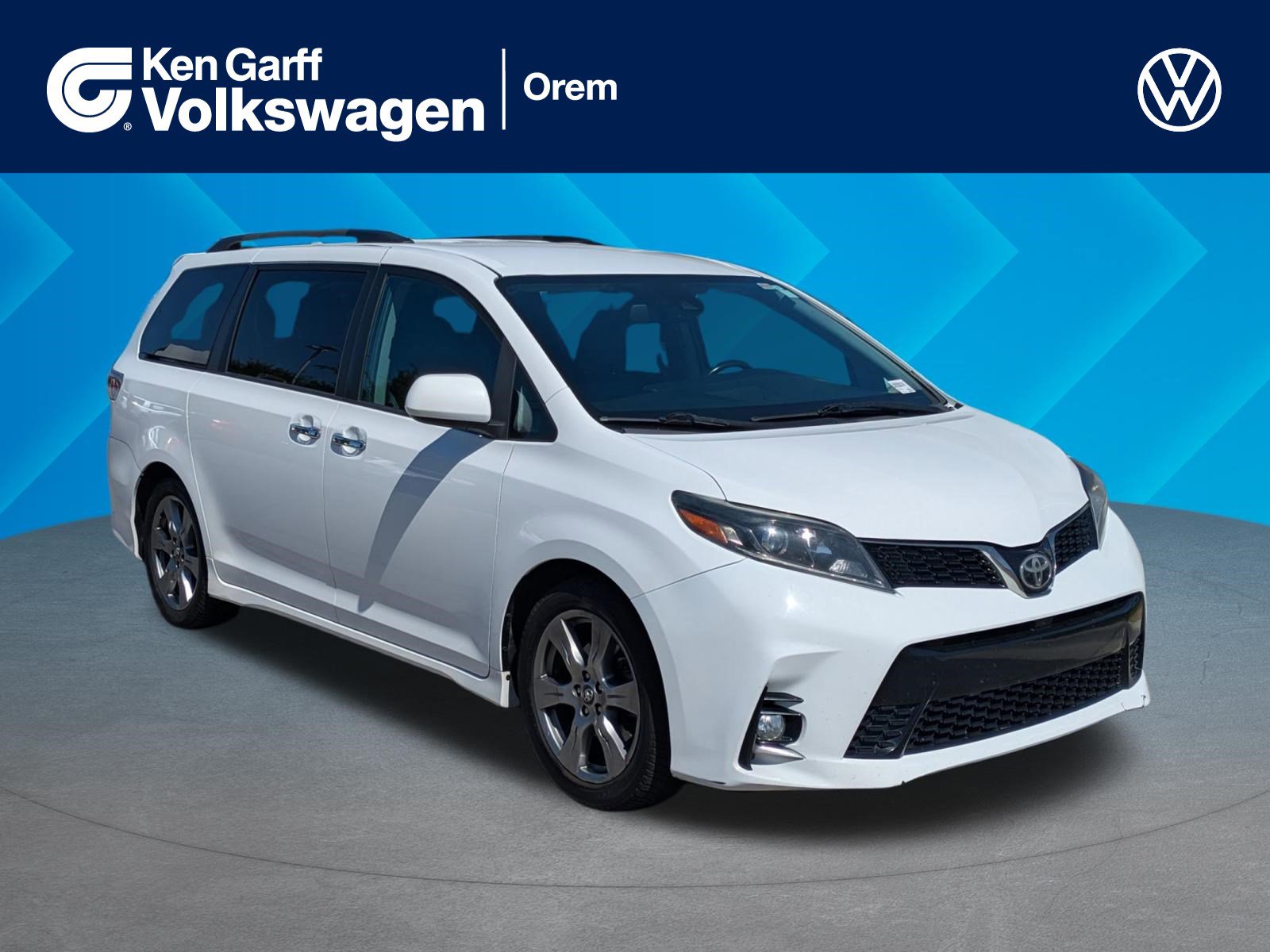 Used 2018 Toyota Sienna SE FWD image 1
