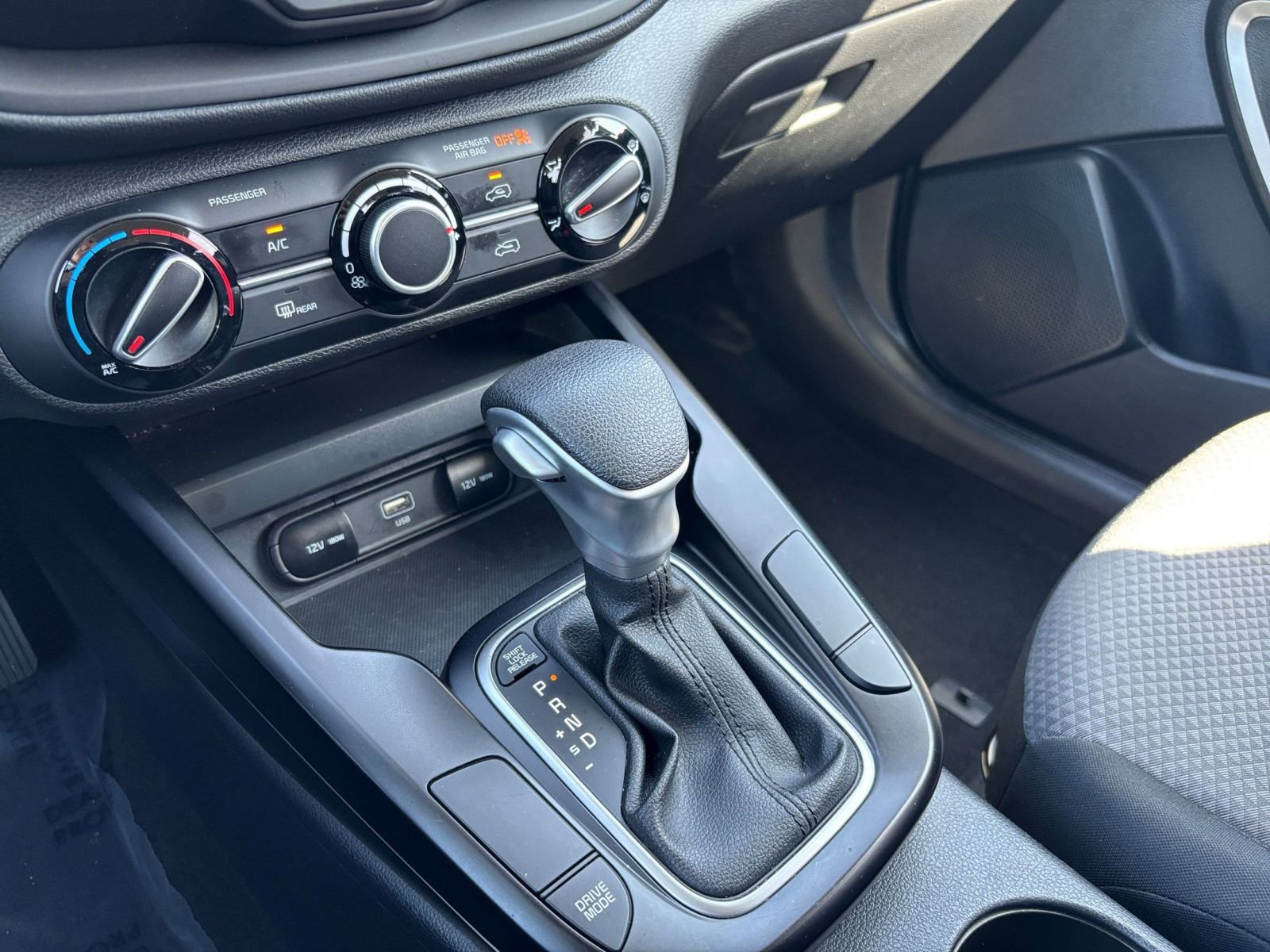 Used 2025 Kia Soul LX w/ LX Technology Package FWD image 39