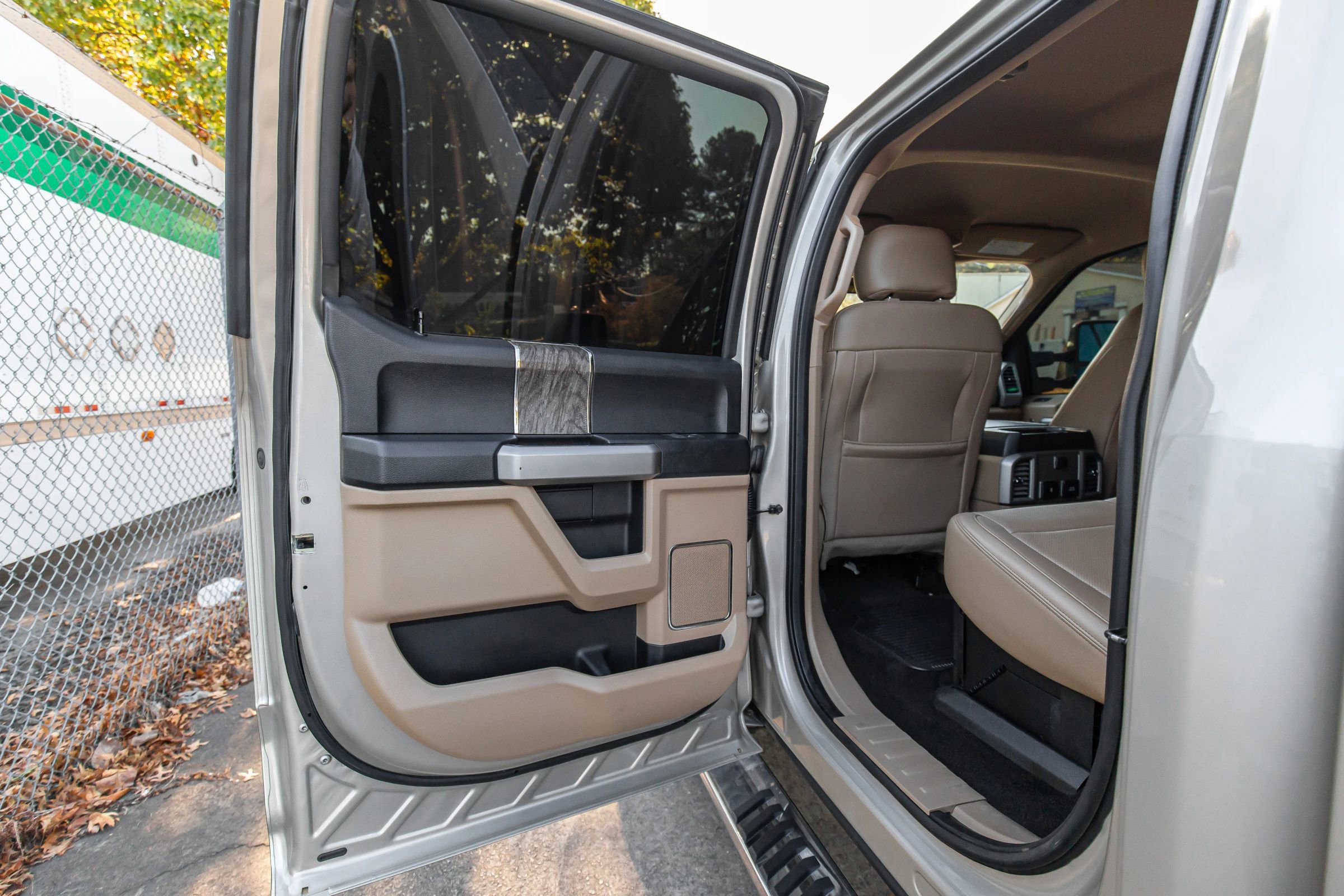 Used 2017 Ford F250 Lariat w/ Chrome Package image 24