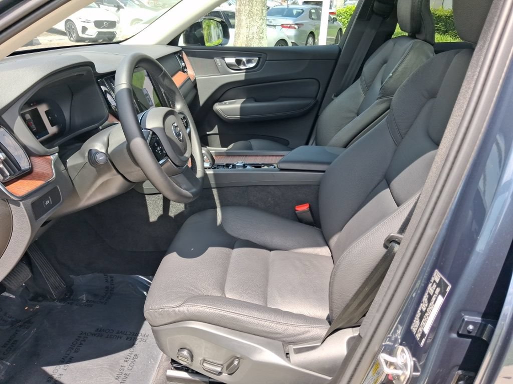 Certified 2024 Volvo XC60 B5 Plus AWD/4WD image 14