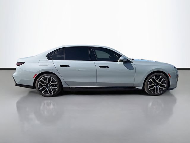 Used 2025 BMW i7 xDrive60 AWD/4WD image 6