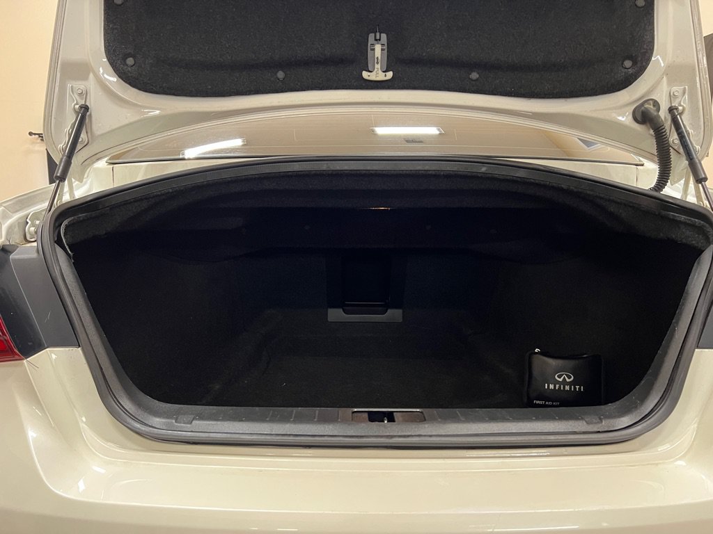 Used 2018 INFINITI Q70 L 3.7 RWD image 30