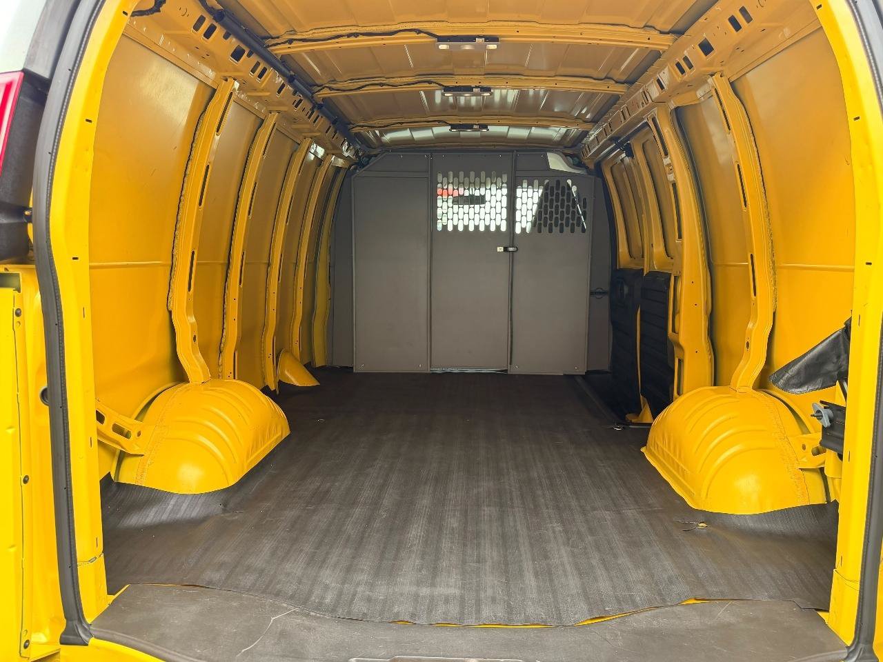 Used 2020 Chevrolet Express 2500 RWD image 8