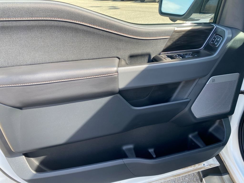 Used 2025 Ford F150 Lariat w/ Equipment Group 501A Mid image 11