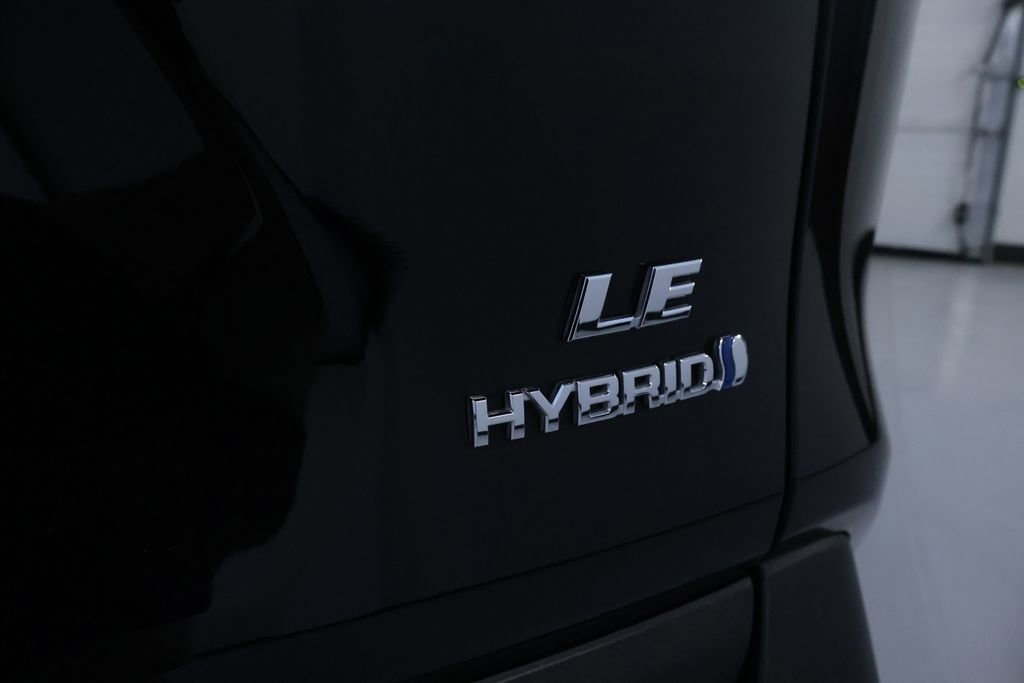 Used 2022 Toyota RAV4 LE AWD/4WD image 11