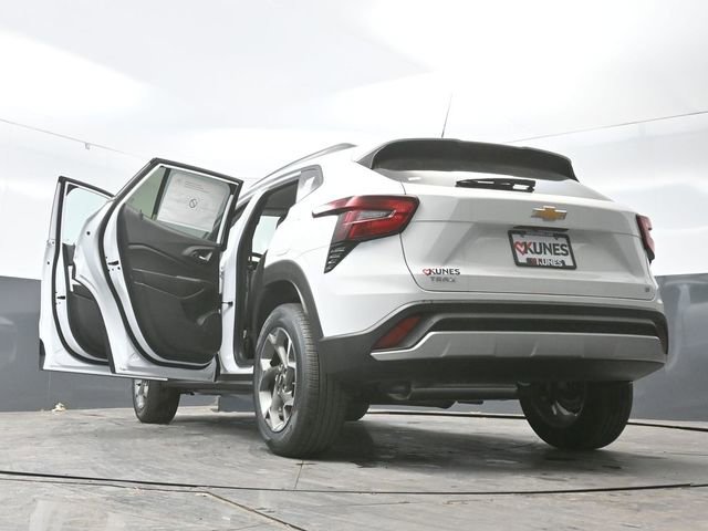 New 2026 Chevrolet Trax LT w/ Driver Confidence Package image 69