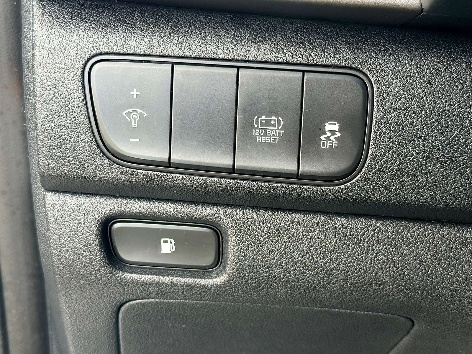 Used 2018 Kia Niro FE FWD image 25