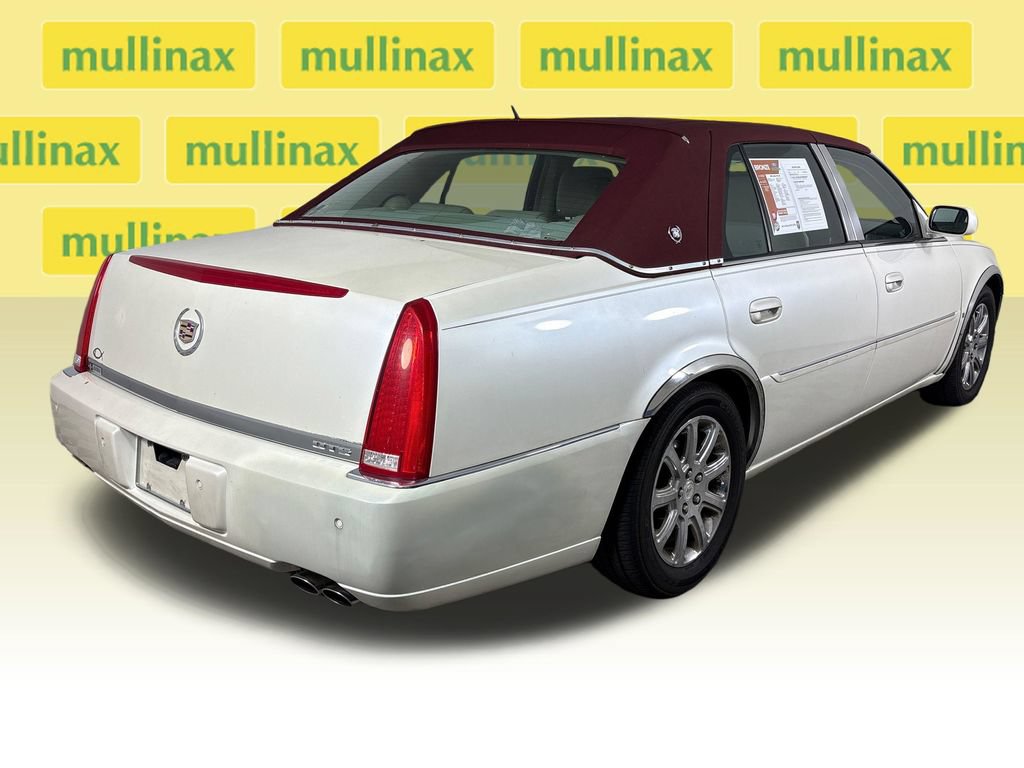 Used 2008 Cadillac DTS w/ Sun And Sound Package FWD image 4
