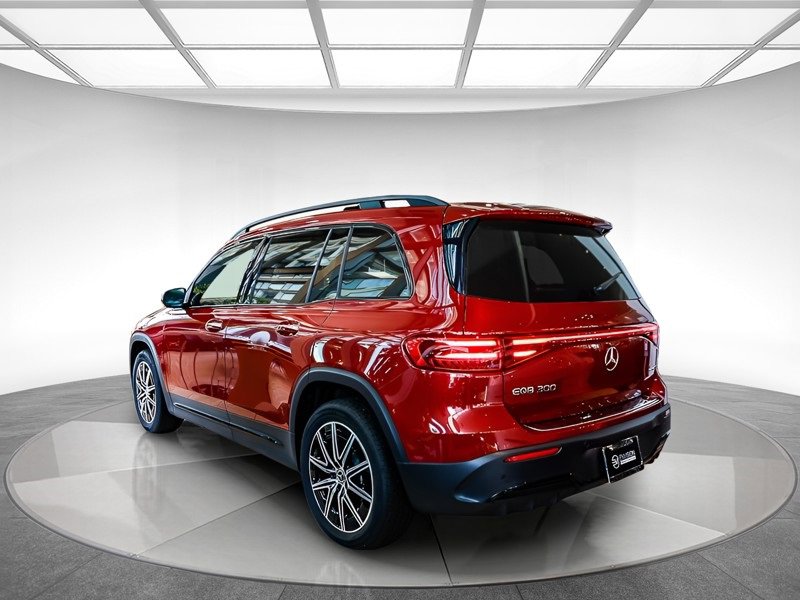 Used 2024 Mercedes-Benz EQB 300 4MATIC image 2