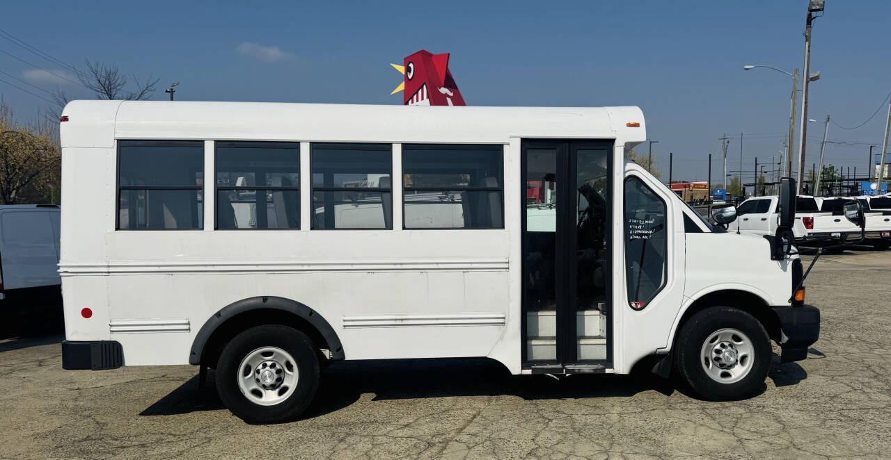 Used 2017 Chevrolet Express 3500 w/ School Bus Package RWD image 8