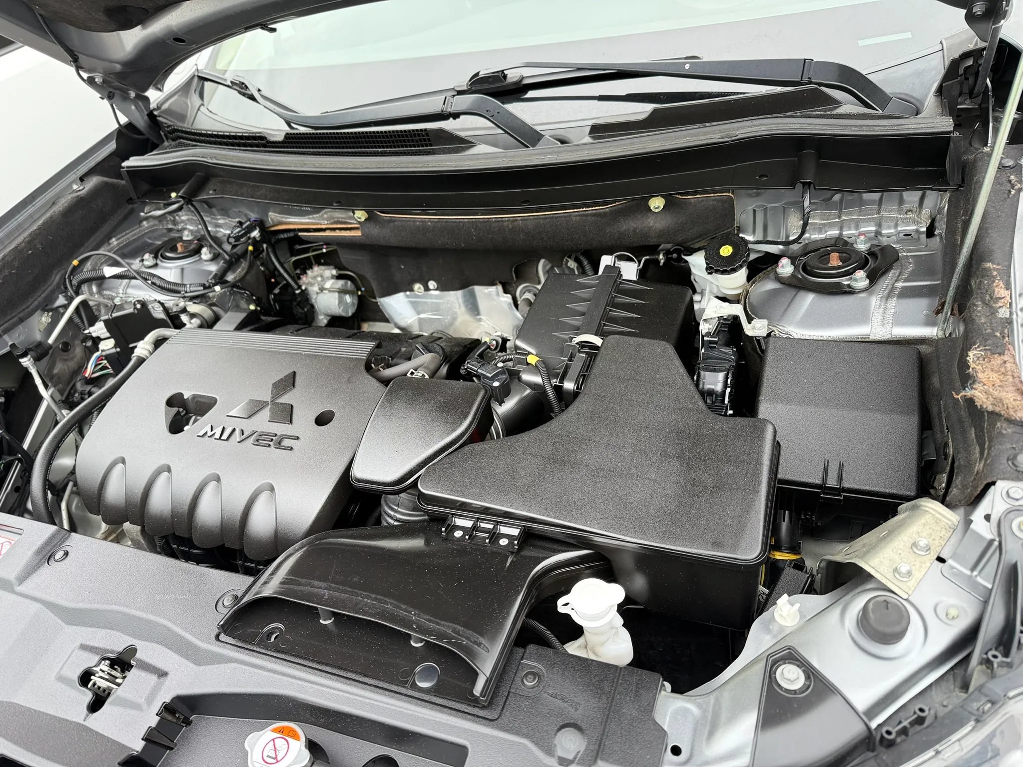 Used 2020 Mitsubishi Outlander ES AWD/4WD image 39