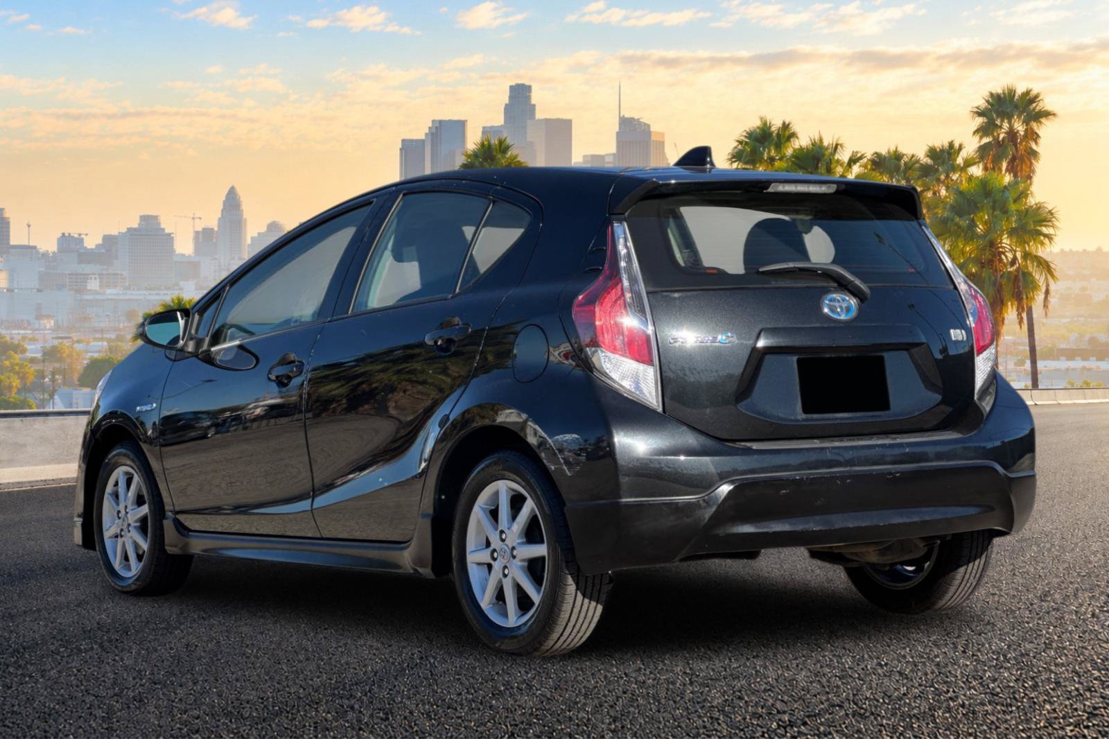 Used 2017 Toyota Prius C One FWD image 6
