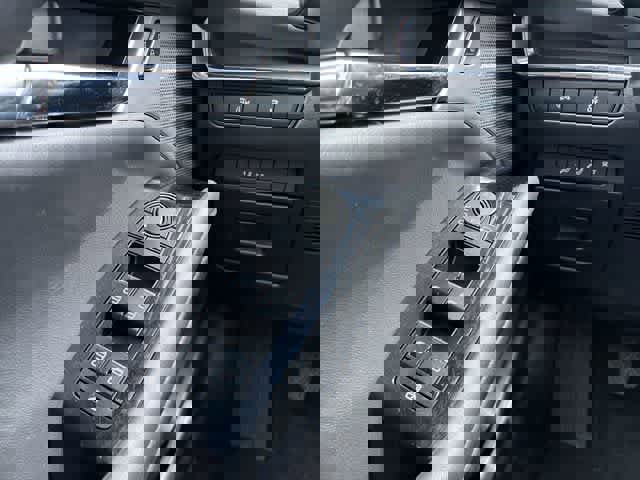 Used 2024 MAZDA MAZDA3 s image 40