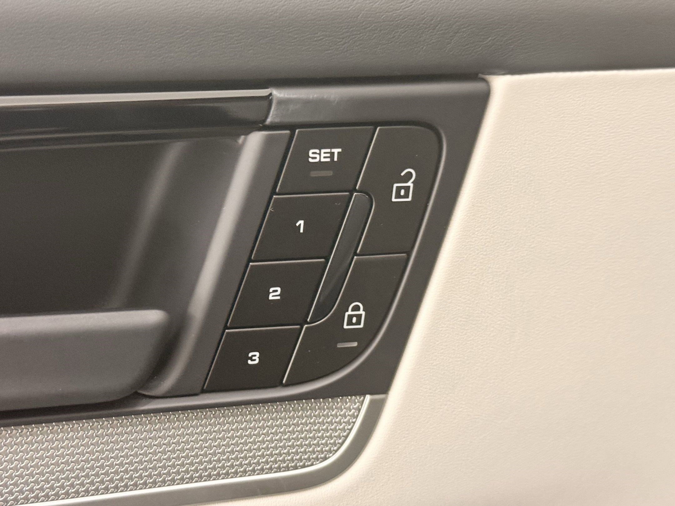 New 2025 Porsche Cayenne image 12